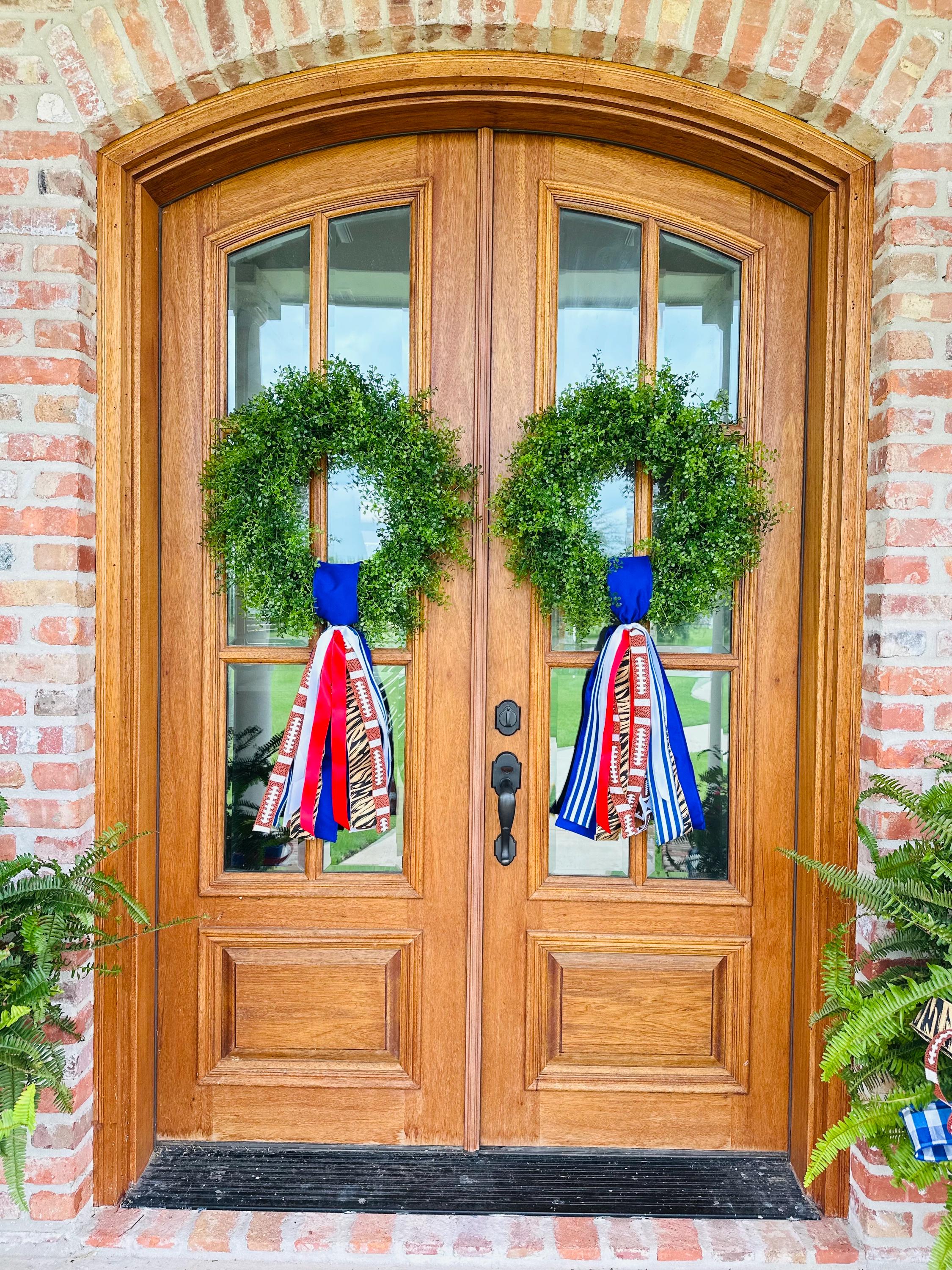 Artificial Boxwood Wreath Front Door Hanging Decor Wall Accent Greenery Circle Entrance Display Indoor Outdoor Botanical Arrangement Classic