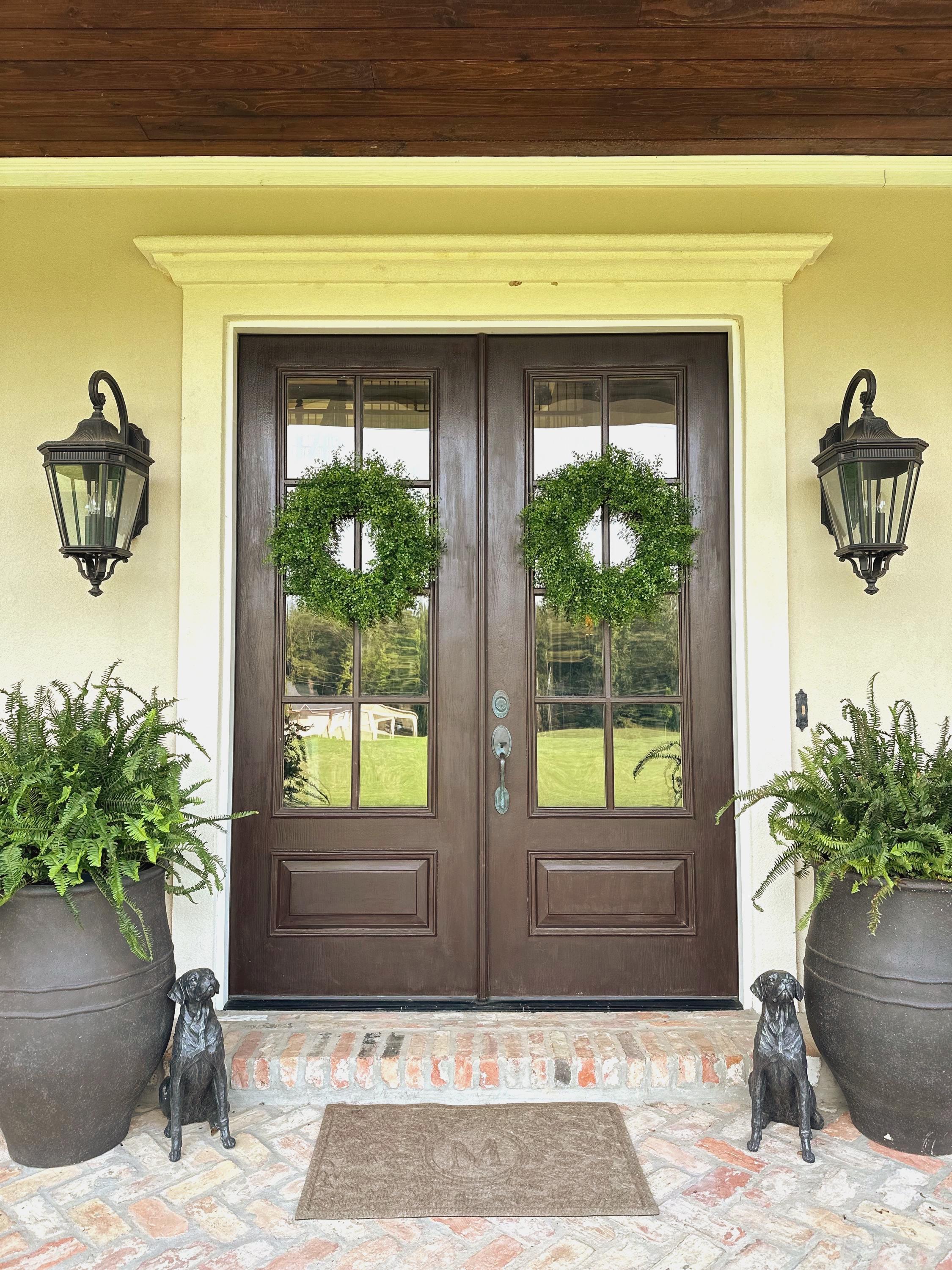 Artificial Boxwood Wreath Front Door Hanging Decor Wall Accent Greenery Circle Entrance Display Indoor Outdoor Botanical Arrangement Classic